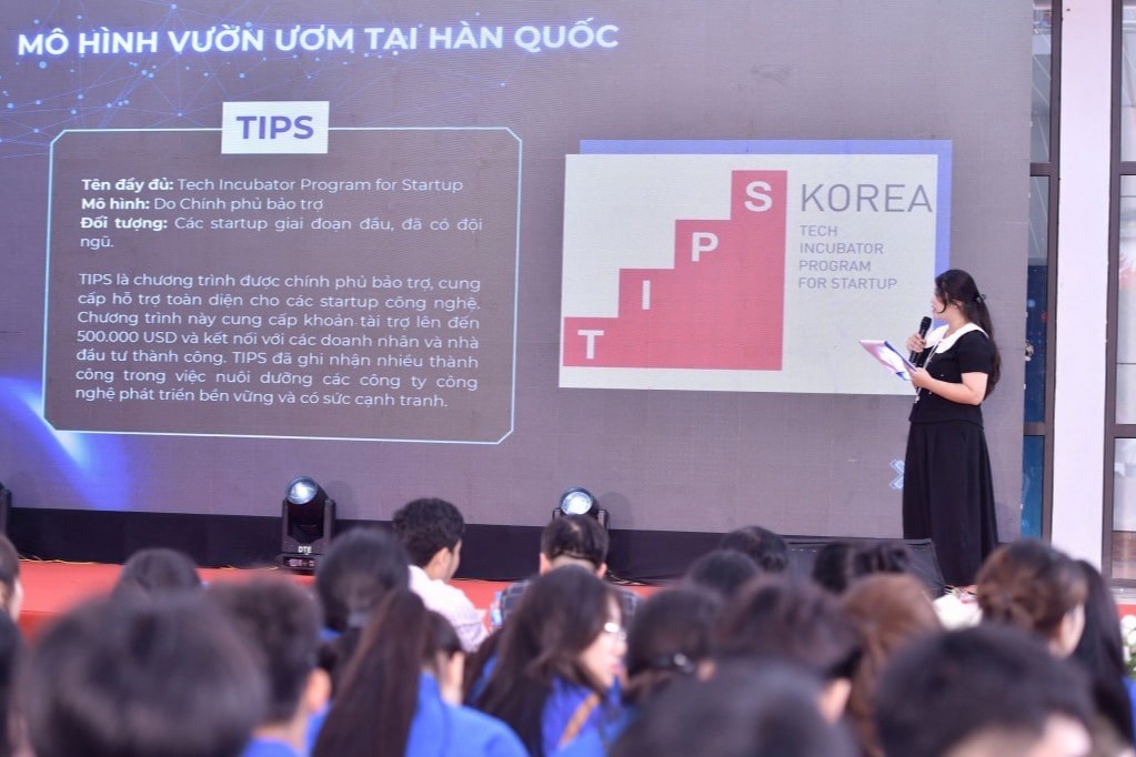 Các hoạt động thúc đẩy khởi nghiệp sáng tạo luôn thu hút đông đảo bạn trẻ tham gia 