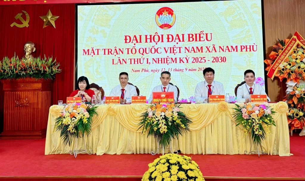 Đoàn Chủ tịch Đại hội