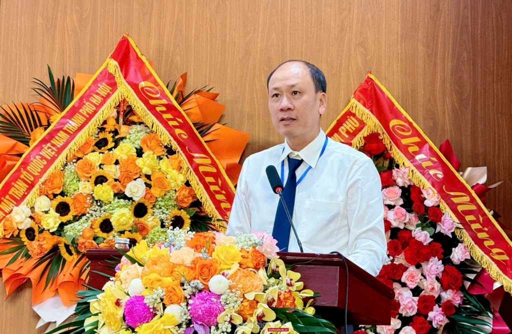 Đồng chí  Vũ Anh Tú - Bí thư Đảng ủy, Chủ tịch Hội đồng nhân dân xã Nam Phù phát biểu tại Đại hội