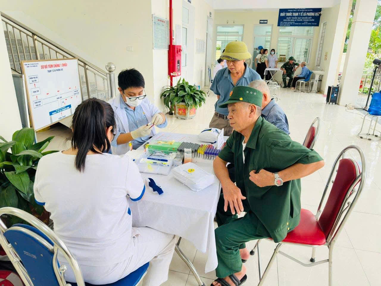 Trong y tế, Phượng Dực nuôi khát vọng hình thành “phòng khám thông minh” ngay tại quê hương.