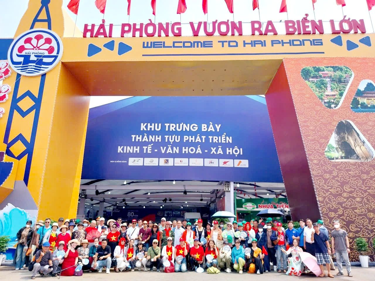 Gian trưng bày thành phố Hải Phòng luôn thu hút đông khách tham quan. Ảnh: Thanh Tú