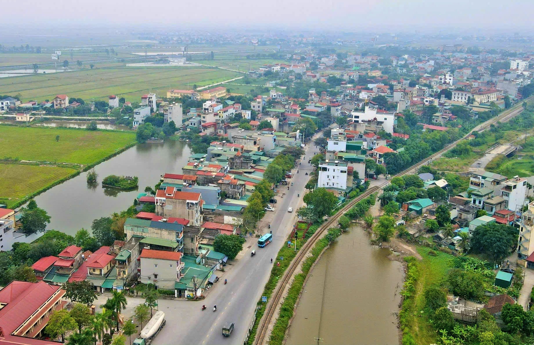 ក្នុងដំណាក់កាល 2025-2027 ទីក្រុងហាណូយនឹងផ្តោតលើការបញ្ចប់ផែនការមេសម្រាប់ឃុំ និងទីក្រុង។ នៅក្នុងរូបថត ជ្រុងមួយនៃឃុំ Phu Xuyen។ នៅក្នុងរូបថត Quang Thai.jpg