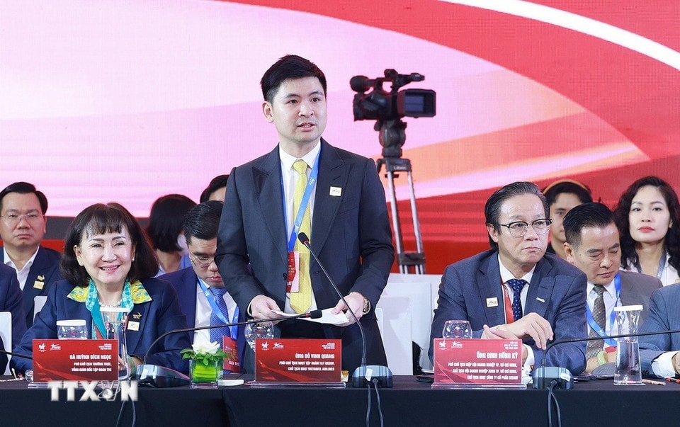 Đại diện các doanh nghiệp phát biểu tại phiên dối thoại cấp cao của Diễn đàn Kinh tế tư nhân Việt Nam (VPSF) năm 2025. Ảnh: TTXVN