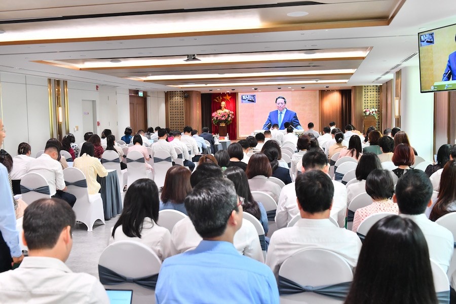 Toàn cảnh đại biểu Viecombank tham dự Hội nghị theo hình thức trực tuyến với điểm cầu tại Trụ sở chính Vietcombank