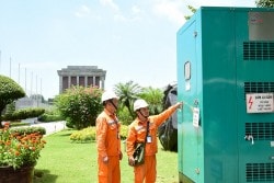 Những người thợ lặng lẽ 