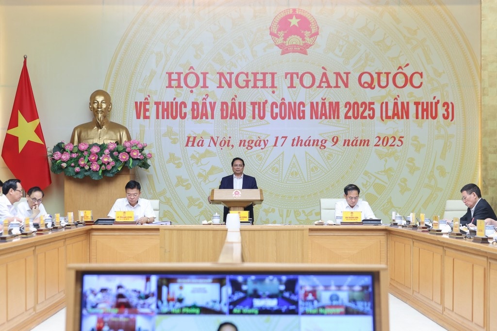 Thủ tướng nêu rõ, thể chế về đầu tư công tiếp tục được hoàn thiện phù hợp với yêu cầu thực tiễn - Ảnh: VGP/Nhật Bắc