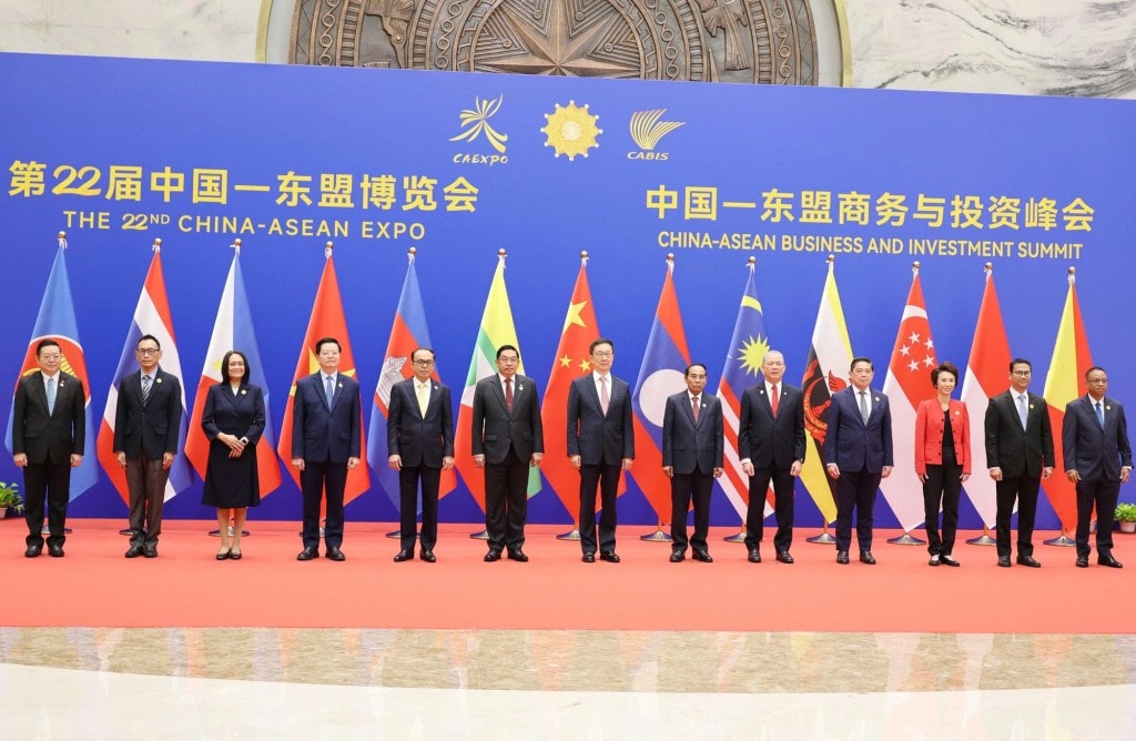 Phó Thủ tướng Mai Văn Chính và đại diện các nước tham dự Hội chợ và Hội nghị thượng đỉnh thương mại và đầu tư Trung Quốc - ASEAN lần thứ 22 - Ảnh: VGP/Giang Thanh