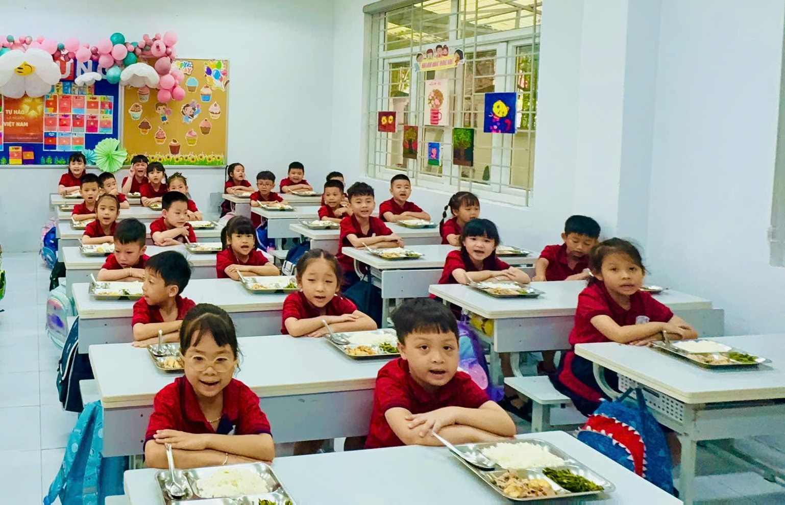 lunch-time-of-grade-1a6-students-of-vinh-tu-Tuy-Phuong-Primary-School-Vinh-Hung-September-16, 2025.-Anh-Le-Nguyen..jpg