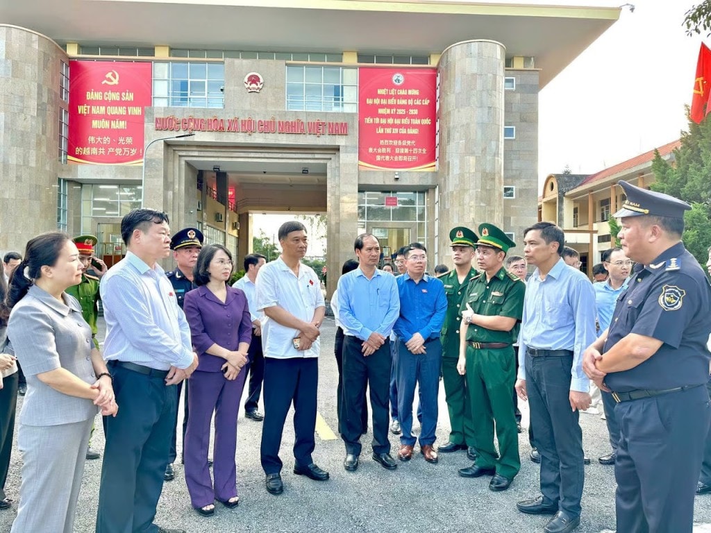Đoàn công tác kiểm tra hoạt động vận hành tại cửa khẩu Hoành Mô