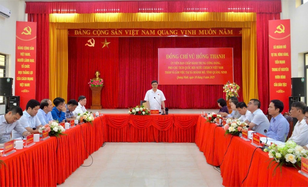 Quang cảnh buổi làm việc