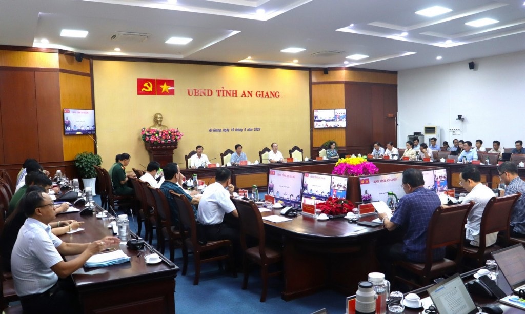 Quang cảnh cuộc họp