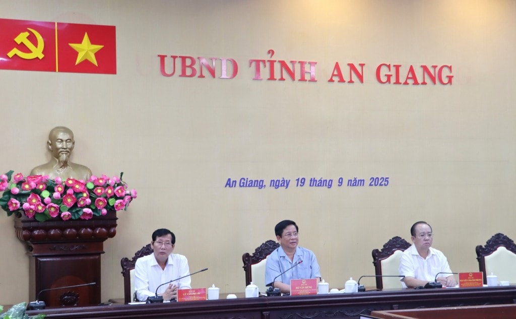 Chủ tịch UBND tỉnh An Giang Hồ Văn Mừng chủ trì cuộc họp