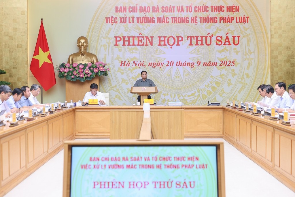 Thủ tướng Chính phủ Phạm Minh Chính, Trưởng Ban Chỉ đạo rà soát, xử lý vướng mắc trong hệ thống văn bản quy phạm pháp luật chủ trì phiên họp thứ sáu của Ban Chỉ đạo - Ảnh: VGP/Nhật Bắc