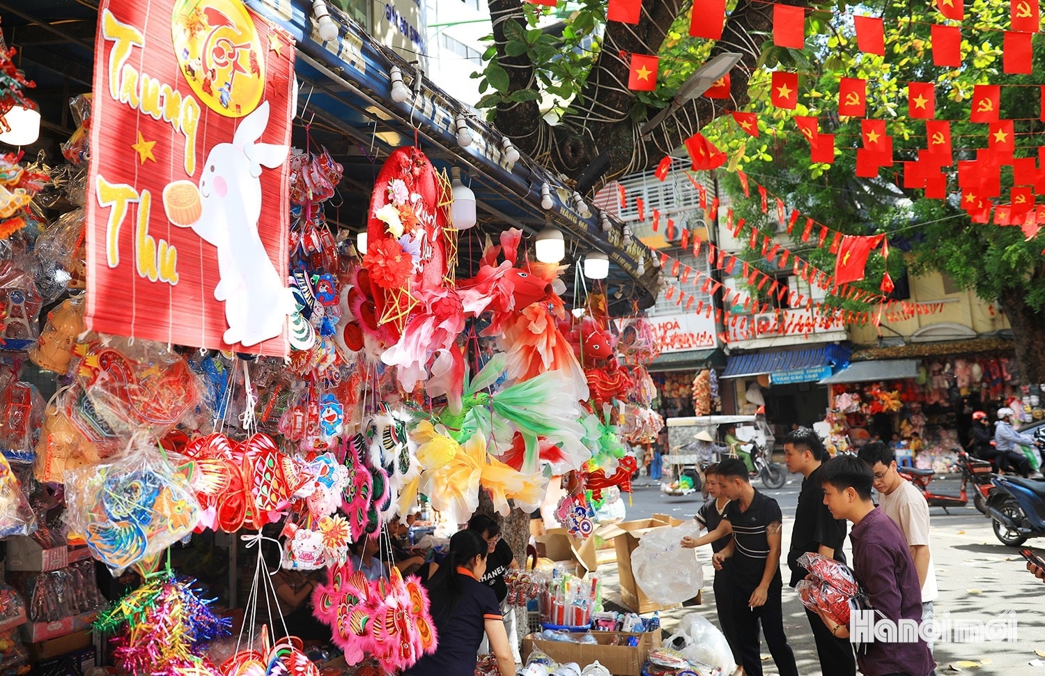 [Podcast] Đêm hội Trăng rằm” lung linh sắc màu Trung thu 2025 tại Hà Nội