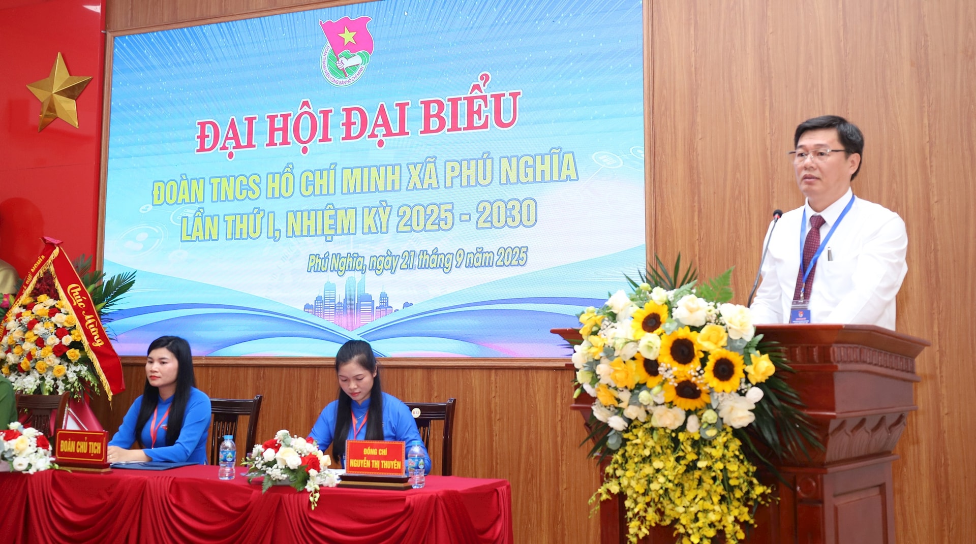 Phó Bí thư Thường trực Đảng ủy xã Phú Nghĩa Nguyễn Hợp Tiến phát biểu chỉ đạo Đại hội. Ảnh: Kim Nhuệ