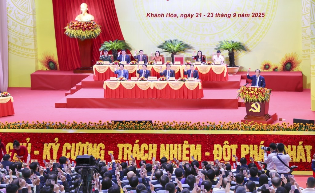 Phiên trù bị Đại hội đại biểu Đảng bộ tỉnh Khánh Hòa lần thứ I, nhiệm kỳ 2025 - 2030 được tiến hành trong không khí trang nghiêm