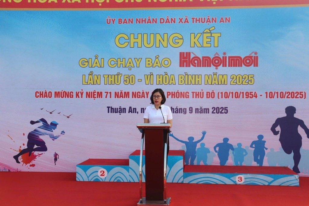 Phó Chủ tịch UBND xã Thuận An Nguyễn Thanh Hương phát biểu.