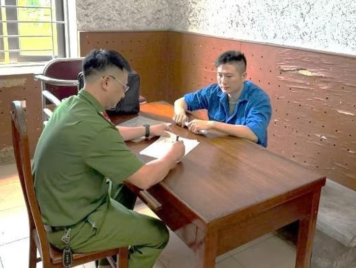 Đối tượng Vũ Mạnh Hùng tại cơ quan điều tra.