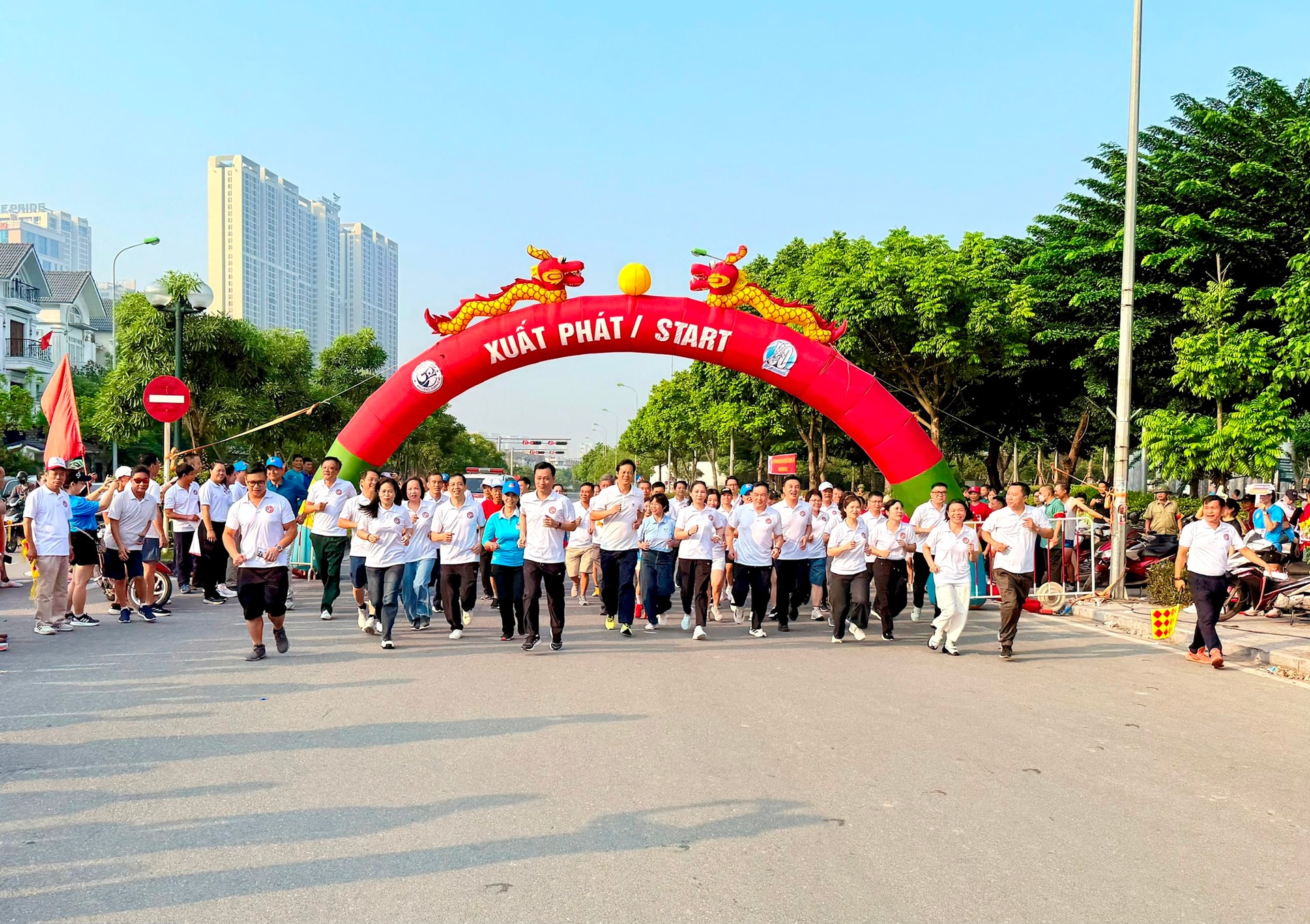 អ្នកតំណាង-run-huong-ung.jpg