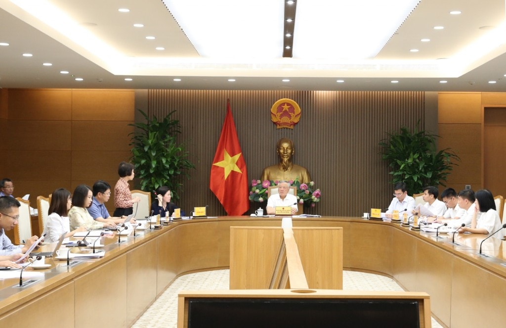 Phó Thủ tướng Thường trực Chính phủ Nguyễn Hòa Bình chủ trì cuộc họp về tình hình xây dựng các dự thảo Nghị định hướng dẫn Nghị quyết số 222/2025/QH15 của Quốc hội về Trung tâm tài chính quốc tế tại Việt Nam - Ảnh: VGP/Nguyễn Hoàng