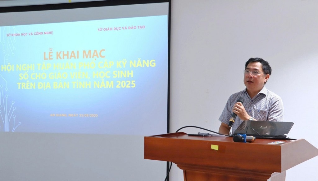 Tỉnh ủy viên, Giám đốc Sở Khoa học và Công nghệ Võ Minh Trung phát biểu tại hội nghị