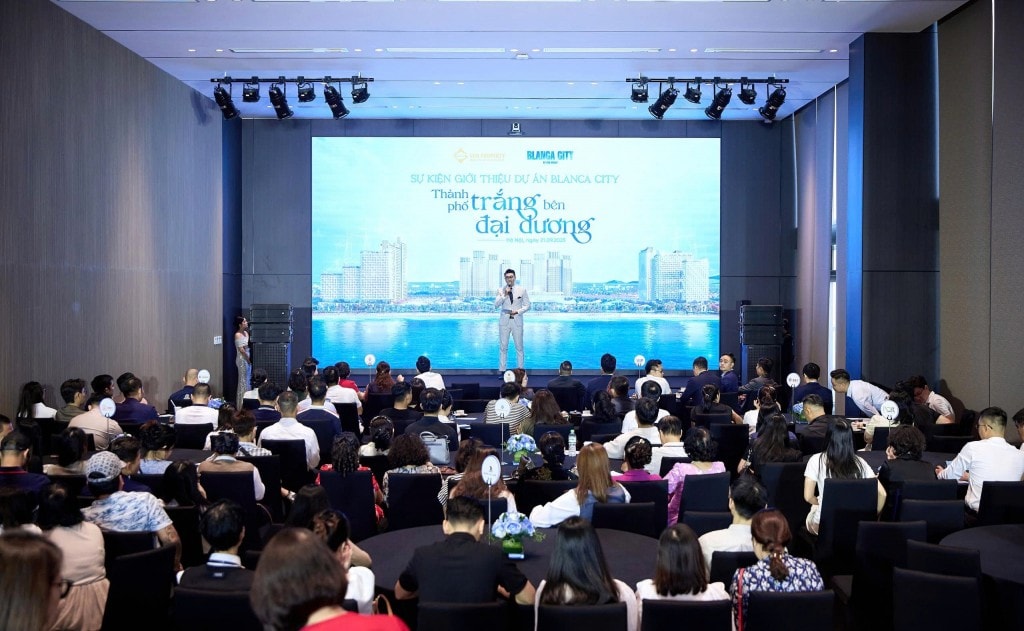 Gần 200 khách mời có mặt tại sự kiện giới thiệu Blanca City tại Sun Gallery Tay Ho  