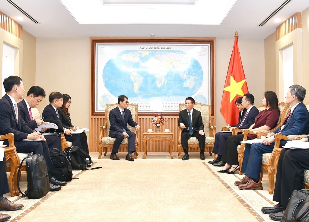 Phó Thủ tướng Chính phủ Hồ Đức Phớc tiếp ông Kim Sung Tae, Chủ tịch kiêm Tổng Giám đốc điều hành Ngân hàng Công nghiệp Hàn Quốc (IBK) - Ảnh: VGP/Trần Mạnh