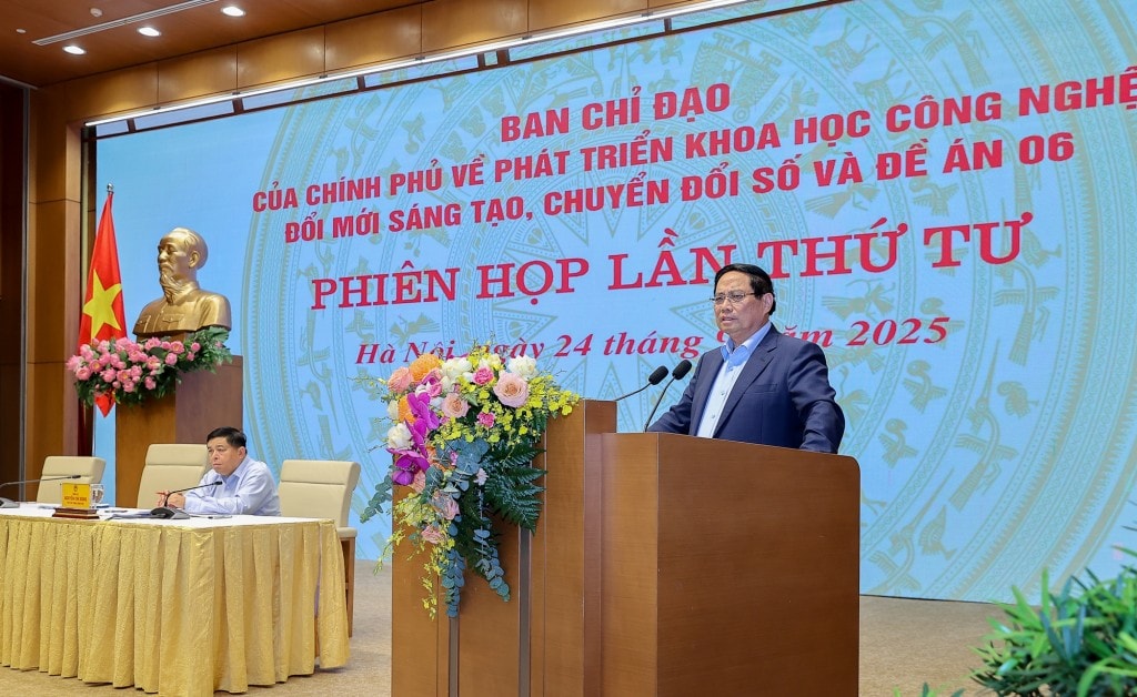 Thủ tướng yêu cầu các bộ, ngành, cơ quan, địa phương tiếp tục quyết liệt trong công tác chỉ đạo, điều hành; đôn đốc, hướng dẫn, kiểm tra, tổng hợp các khó khăn, vướng mắc phát sinh trong quá trình triển khai, kịp thời báo cáo để giải quyết dứt điểm - Ảnh: VGP/Nhật Bắc