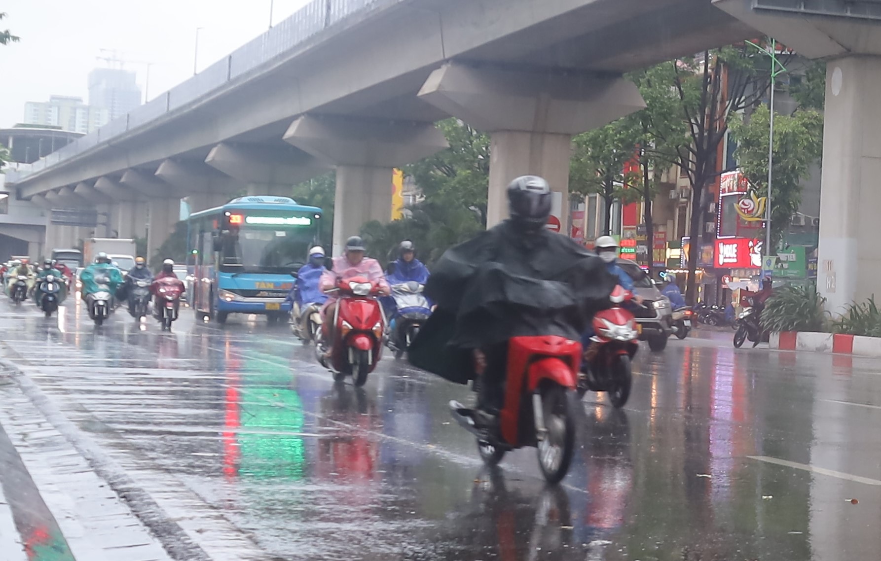 ha-noi-tiep-tuc-mua.jpg