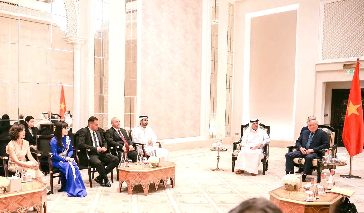 Emaar PropertiesのCEOであるAhmad Thani Al Matrooshi氏と、TEGA GroupおよびFREEHANDのCEOであるBassam Tabajah氏。