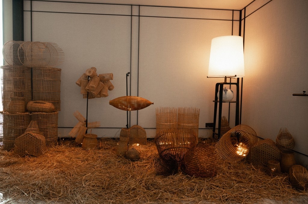 Triển lãm sắp đặt nghệ thuật kết hợp “Echoes of Elegance”, một trải nghiệm nghệ thuật đầy mê hoặc, được sáng tạo bởi InterContinental Halong Bay Resort, Chuyên gia trang điểm – Giám đốc sáng tạo Nam Trung và Nhà thiết kế thời trang Lâm Gia Khang