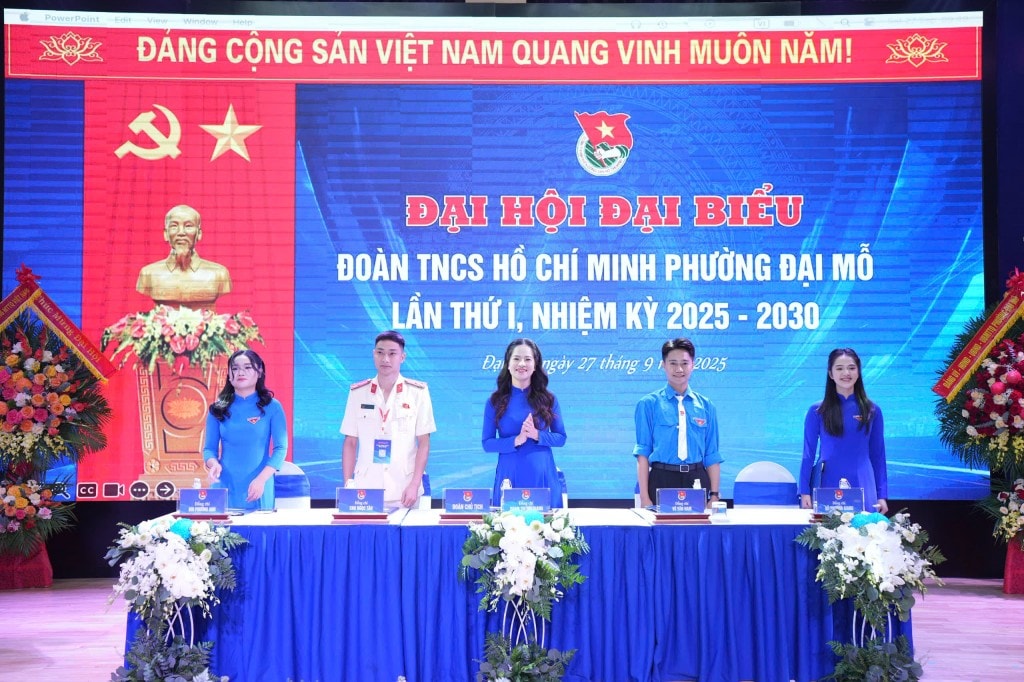 Đoàn Chủ tịch điều hành phiên làm việc tại Đại hội Đoàn phường Đại Mỗ.