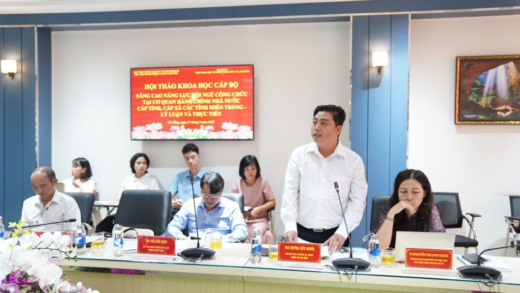 Lãnh đạo UBND phường An Thắng, TP Đà Nẵng trao đổi, chia sẻ tại hội thảo 