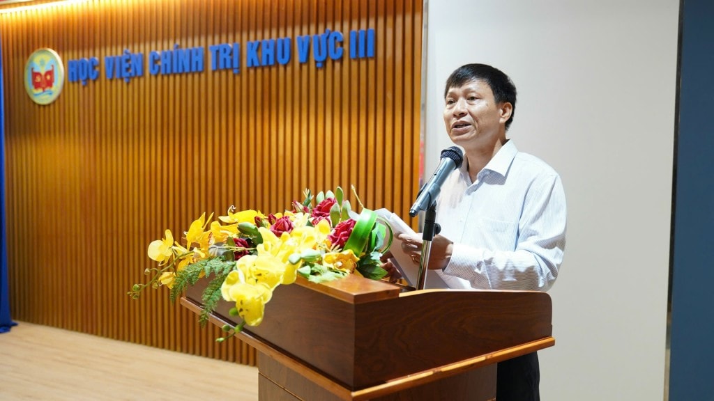 TS. Nguyễn Văn Sơn, Học viện Hành chính và Quản trị công phát biểu đề dẫn hội thảo 