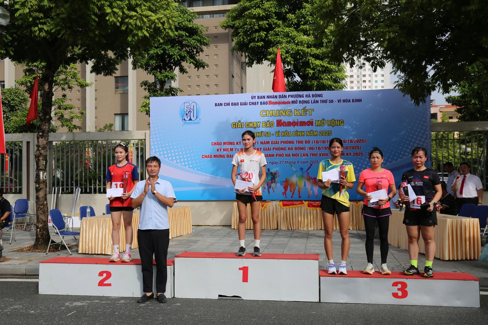 ពានរង្វាន់-2.jpg