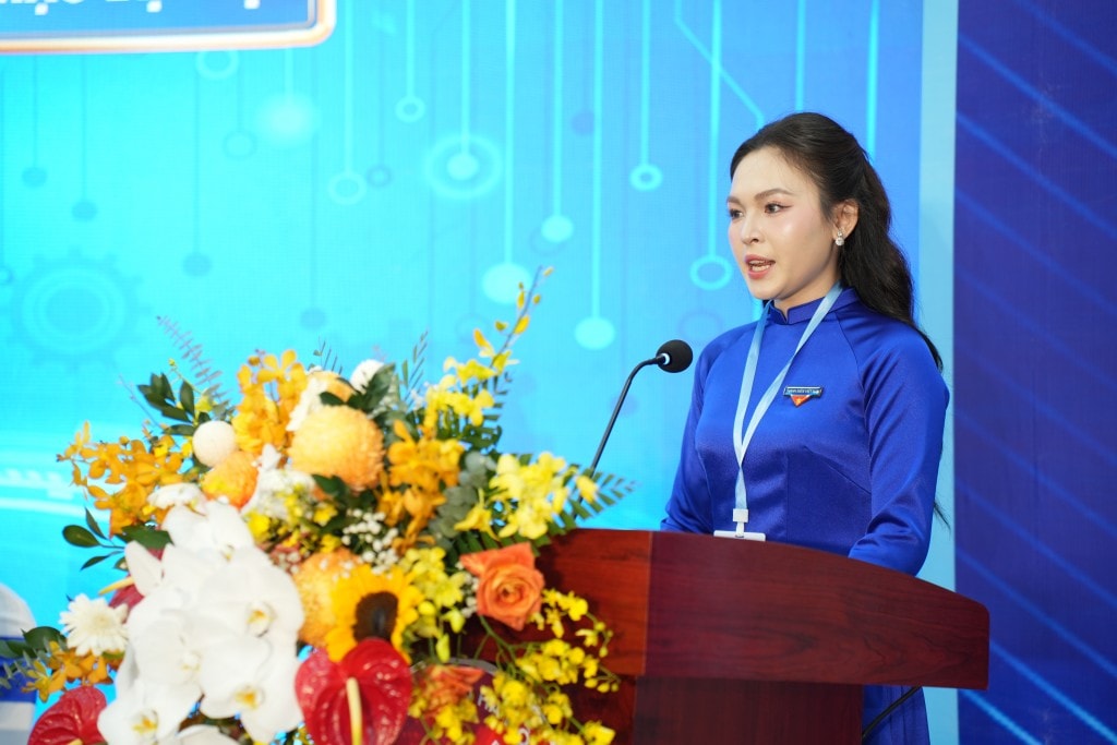 Đồng chí Nguyễn Hồng Anh - Bí thư Đoàn TNCS Hồ Chí Minh phường Láng (TP Hà Nội) phát biểu tại đại hội