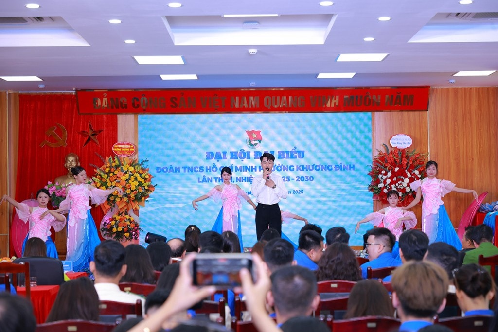 Tiết mục văn nghệ chào mừng Đại hội