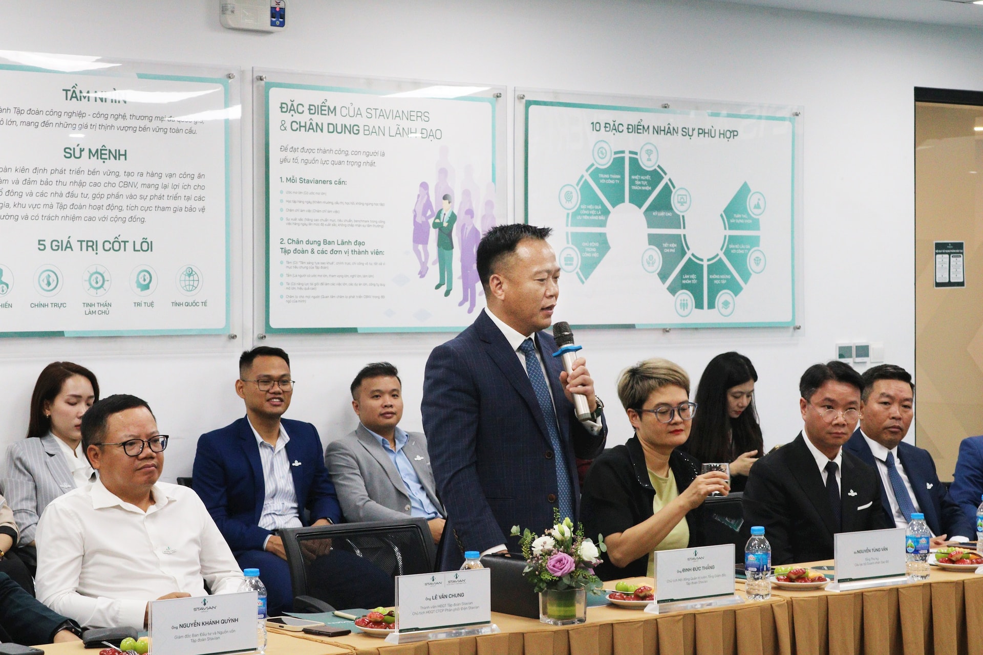 ong-dinh-duc-thang-chu-tich-hdqt-kiem-tong-giam-doc-tap-doan-stavian-chia-se-tai-su-kien.jpg