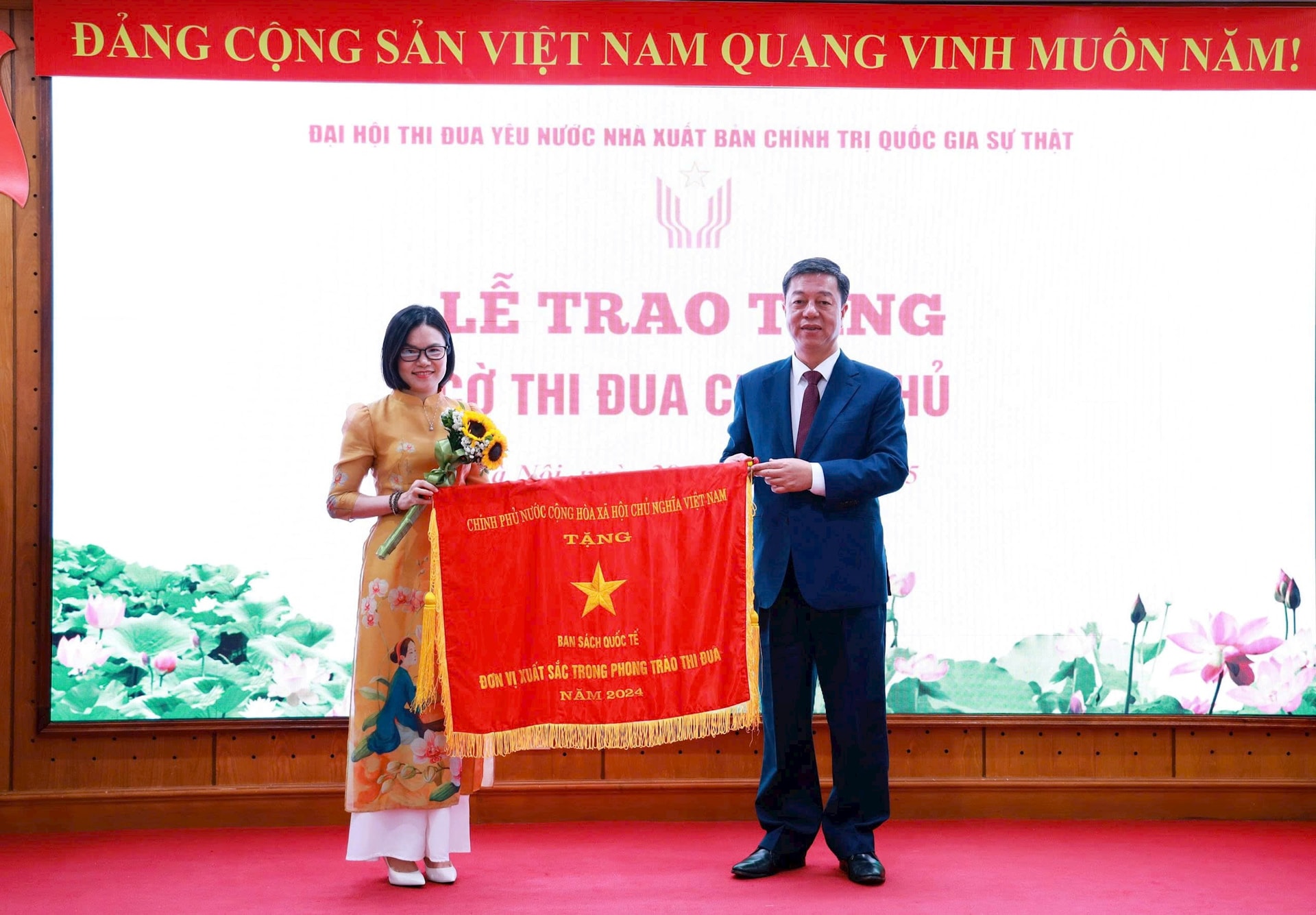 nxb-dh-thi-dua.jpg