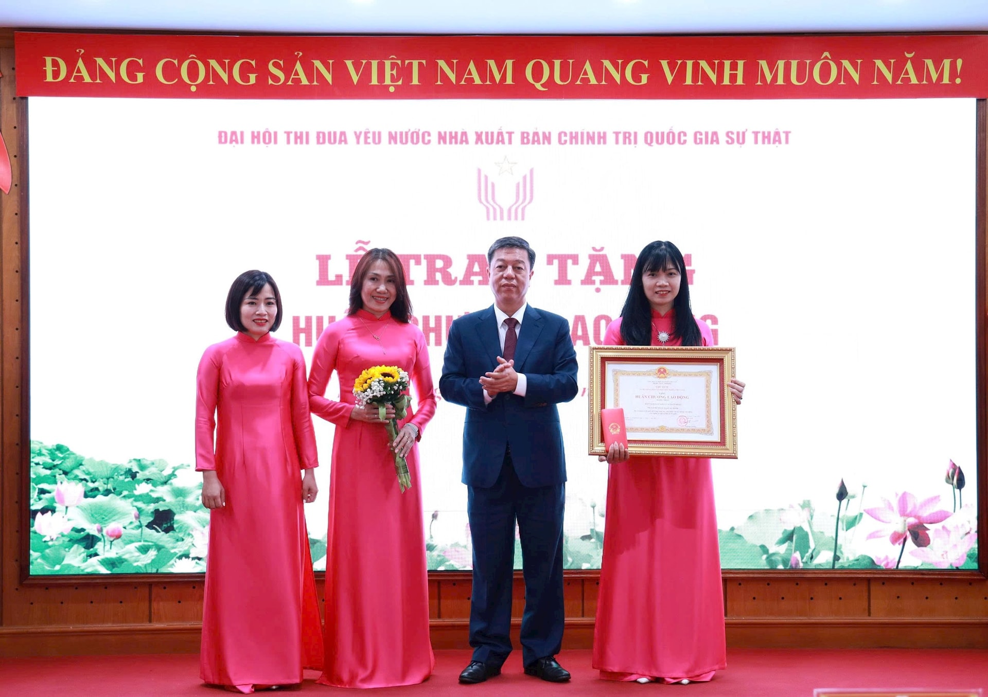 nxb-huan-chuong-ld.jpg