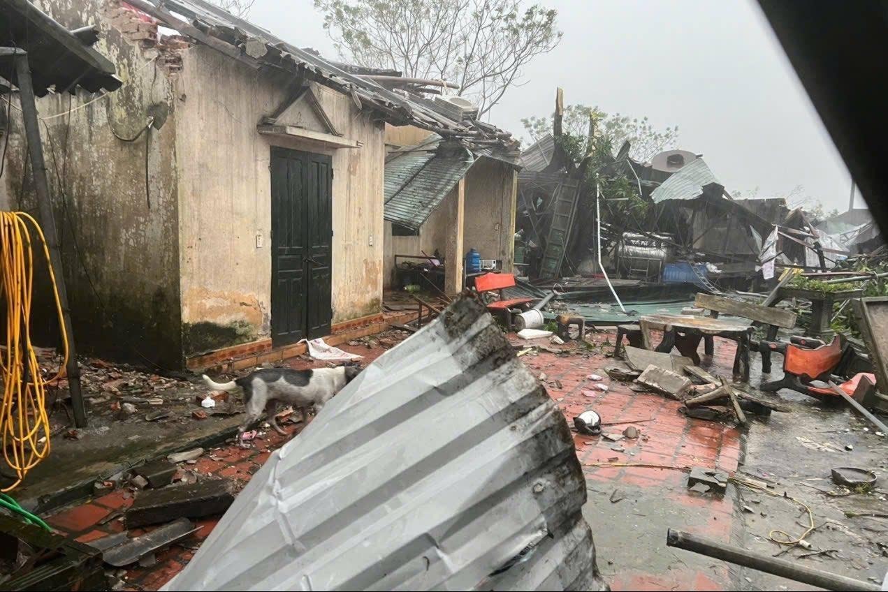 [Podcast] Bão số 10 gây mưa lớn ở Hà Nội, miền Trung thiệt hại nặng nề