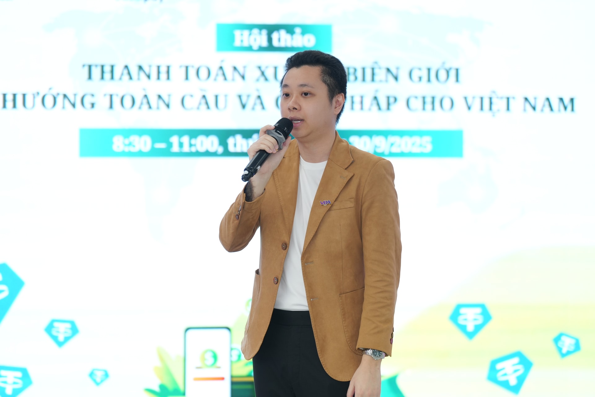 ong-tran-huyen-dinh-chu-nhiem-uy-ban-ung-dung-fintech-vba-giam-doc-du-an-basal-pay.jpg