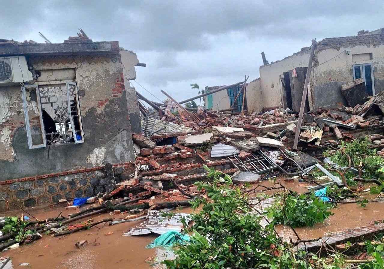 Thủ tướng chỉ đạo khẩn trương hỗ trợ Nhân dân khắc phục hậu quả bão số 10 và mưa lũ- Ảnh 1. Thủ tướng chỉ đạo khẩn trương hỗ trợ Nhân dân khắc phục hậu quả bão số 10 và mưa lũ- Ảnh 1.