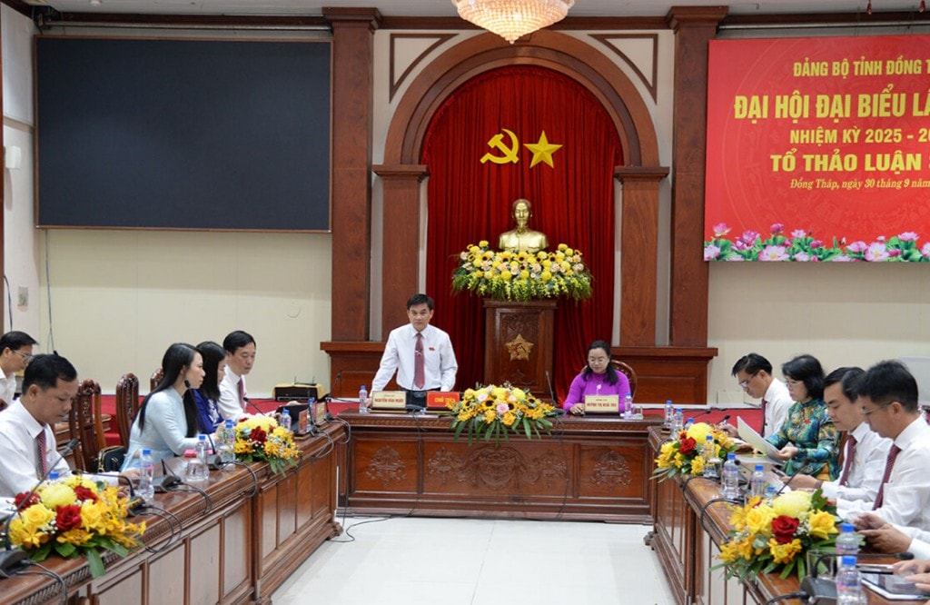 Nguyễn Văn Mười, Ủy viên Ban Thường vụ, Trưởng Ban Tổ chức Tỉnh ủy Đồng Tháp, Tổ trưởng Tổ thảo luận số 1 phát biểu gợi ý thảo luận.