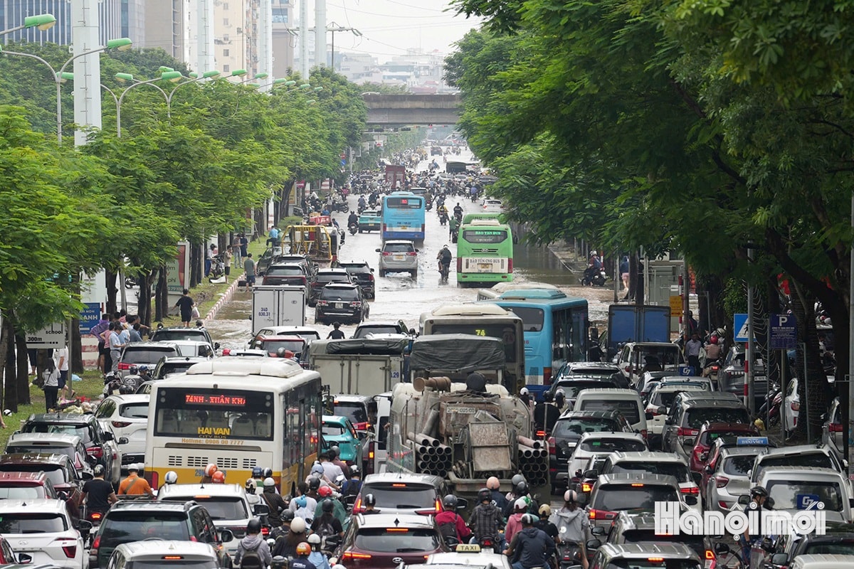 W_duong-pho-ha-noi-ngap-sau-5-.jpg