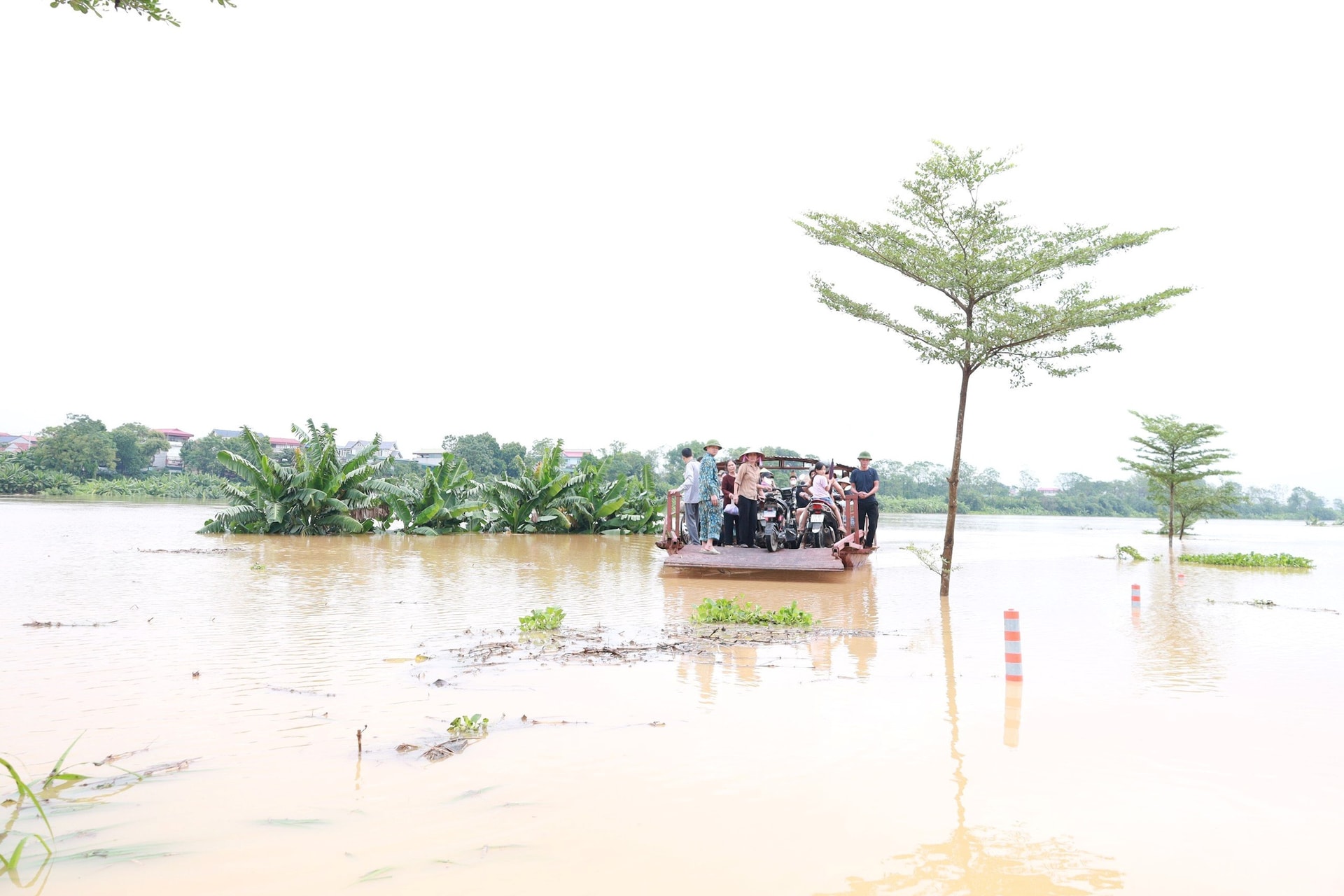 Die Inselgemeinde Minh Chau reagierte proaktiv auf Sturm Nr. 10, sorgte für die Sicherheit der Bevölkerung und minimierte Schäden. Foto: Minh Thu