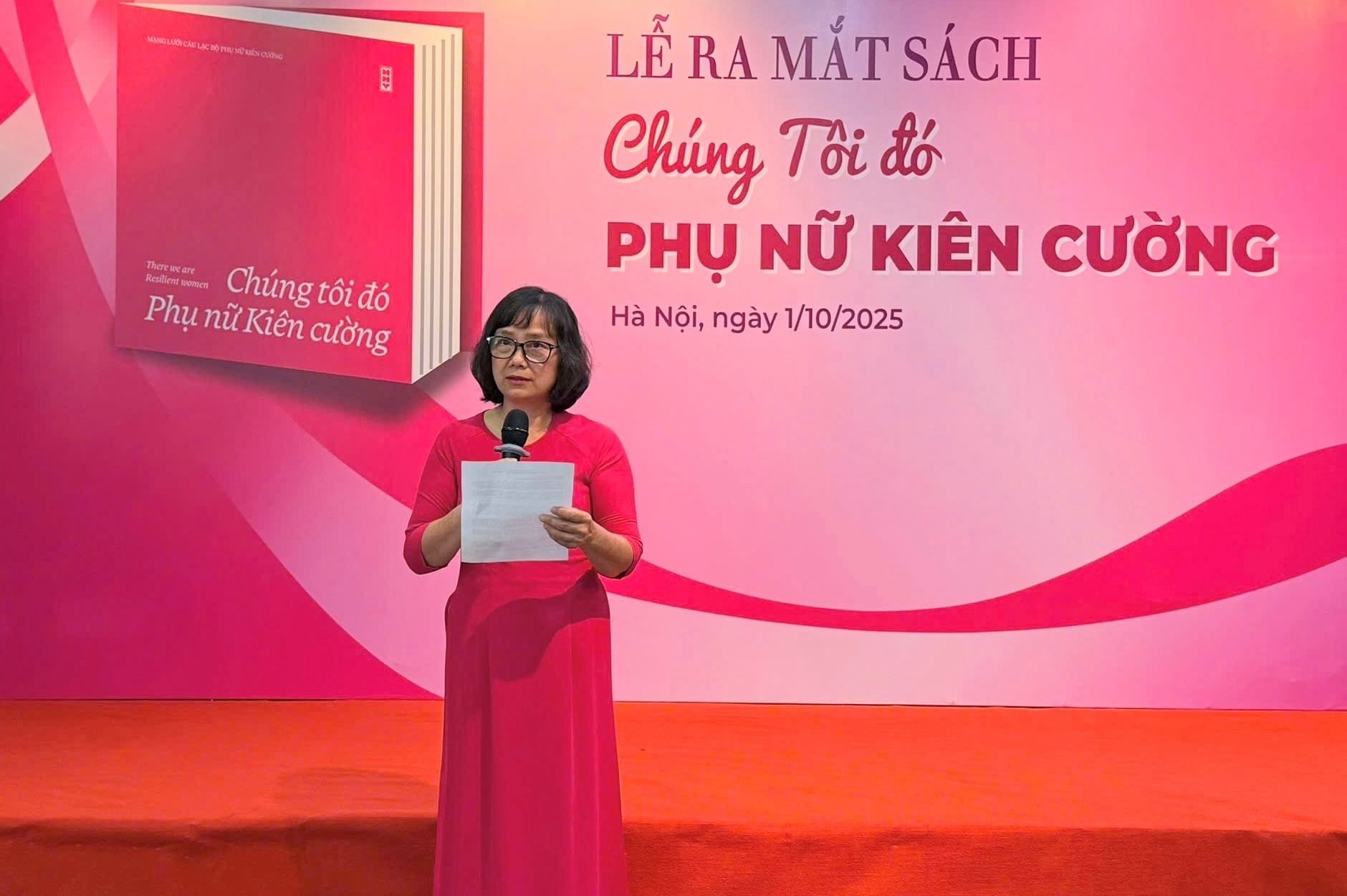 chung-toi-do-hoang-thu-ha.jpeg