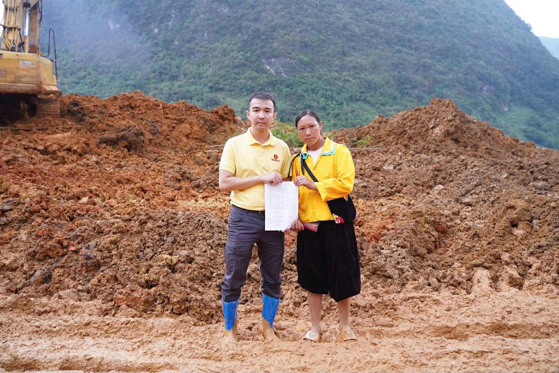 photo-5-តំណាង-Quy-Thien-Tam-Dong-Chang-Tran-Rescue-Compatriots-After-Yagi-Tsunami.jpg
