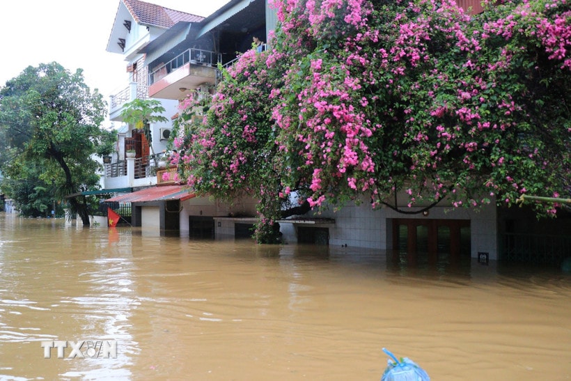 Đến ngày 30/9, nhiều hộ dân ở Lào Cai bị ngập sâu tới 3m. (Ảnh: Tuấn Anh/TTXVN)