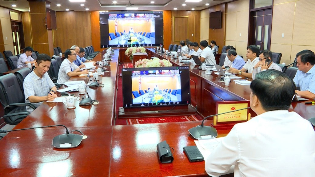 kết nối trực tuyến tới 10 điểm cầu thuộc các địa phương nơi dự án đi qua